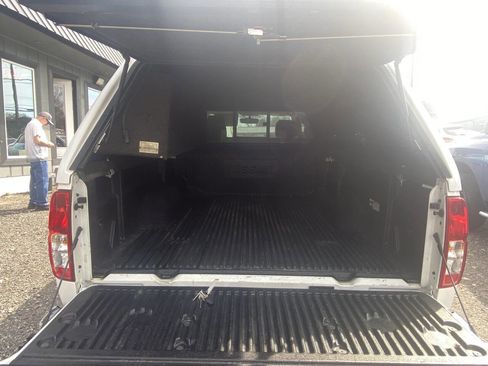 Used 2017 Nissan Frontier SV image 7
