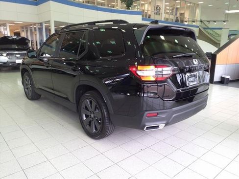 New 2025 Honda Pilot Sport image 2