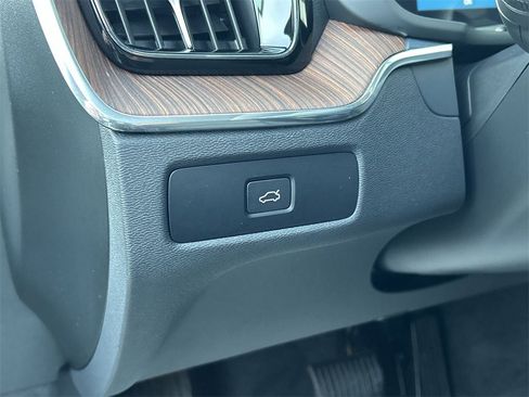 Certified 2023 Volvo XC60 B5 Plus w/ Climate Package image 17