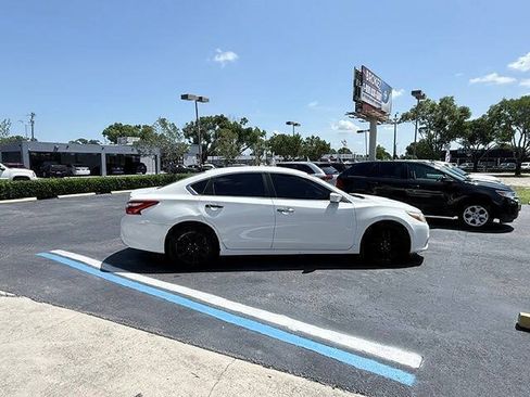Used 2017 Nissan Altima 2.5 S w/ Power Driver Seat Package FWD image 4