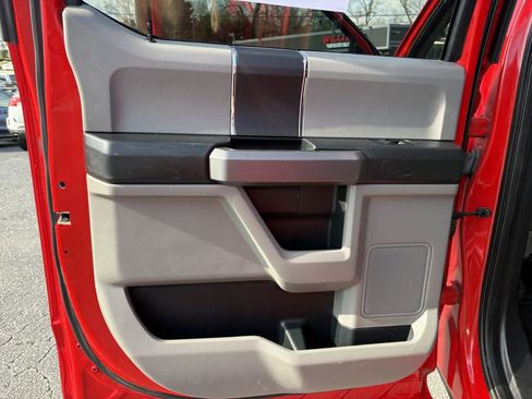 Used 2015 Ford F150 XLT image 12