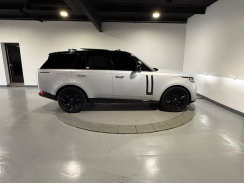 Used 2023 Land Rover Range Rover SE AWD/4WD image 8