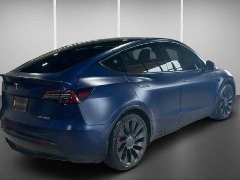 Used 2022 Tesla Model Y Performance AWD/4WD image 9