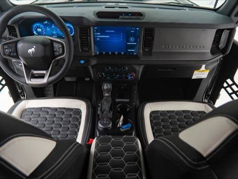 Used 2025 Ford Bronco Pickup image 2