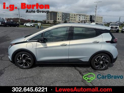 Used 2023 Chevrolet Bolt LT w/ Infotainment Package FWD image 6