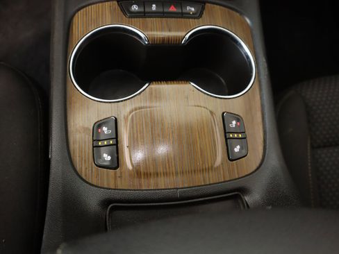 Used 2020 GMC Acadia SLE w/ Driver Convenience Package FWD image 7