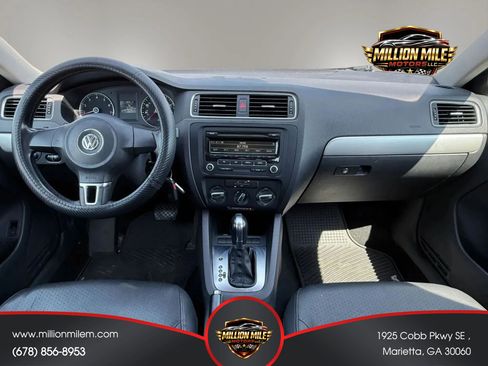 Used 2013 Volkswagen Jetta SE FWD image 3