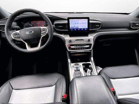 Used 2022 Ford Explorer XLT w/ Equipment Group 202A image 14