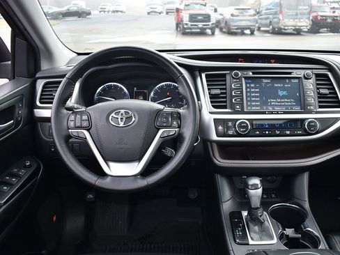 Used 2019 Toyota Highlander Limited image 17