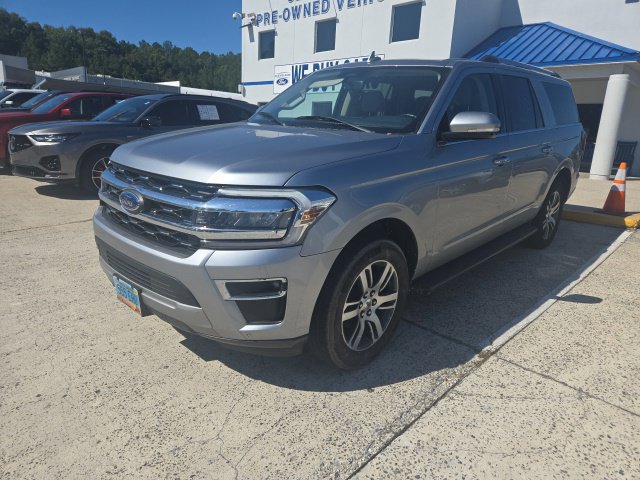 Used 2024 Ford Expedition Max Limited AWD/4WD image 3