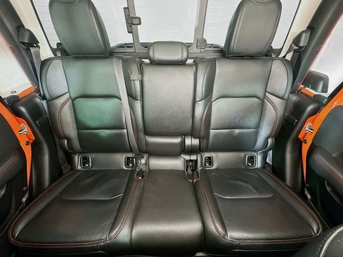 Used 2023 Jeep Gladiator Rubicon w/ Cold Weather Group image 13