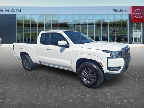 Used 2025 Nissan Frontier SV w/ SV Convenience Package AWD/4WD image 3