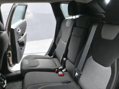 Used 2015 Jeep Cherokee Sport w/ Cold Weather Group AWD/4WD image 23