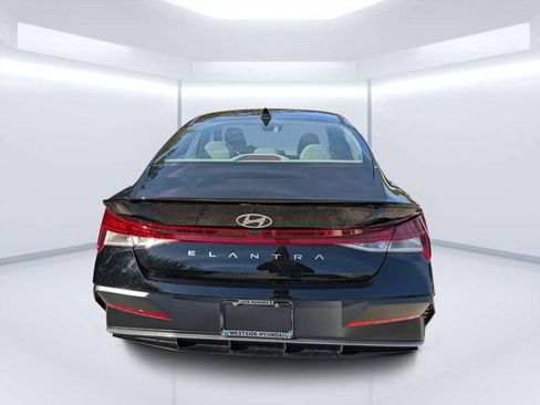 New 2026 Hyundai Elantra SEL Sport Premium FWD image 4