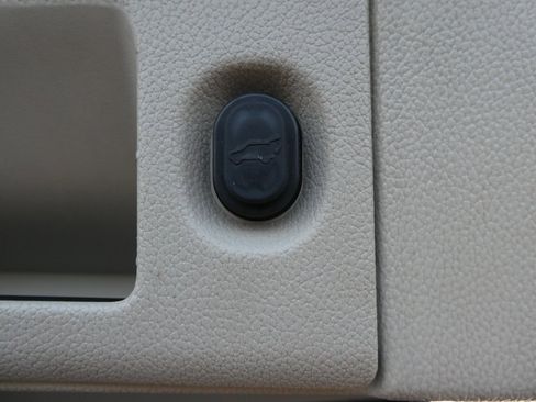 Used 2019 GMC Yukon XL Denali w/ Open Road Package image 19