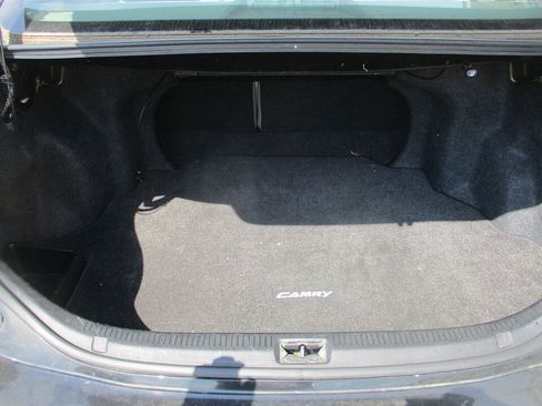 Used 2010 Toyota Camry LE FWD image 6