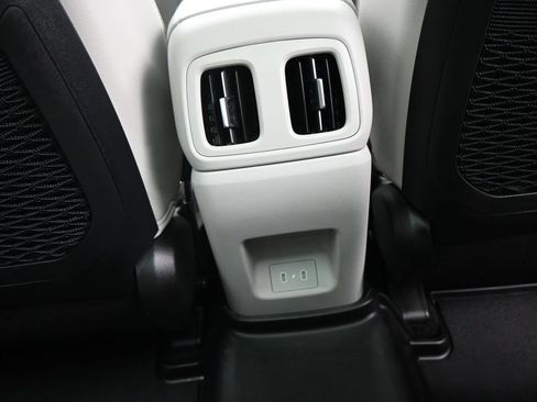 Used 2025 Hyundai Tucson Limited FWD image 16