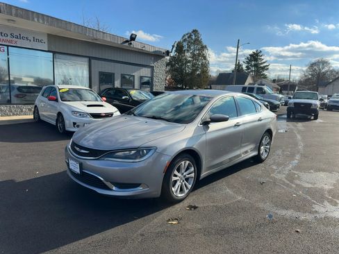 Used 2015 Chrysler 200 Limited w/ Convenience Group image 2