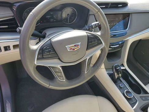 Certified 2021 Cadillac XT5 Premium Luxury w/ LPO, Floor Liner Package AWD/4WD image 18