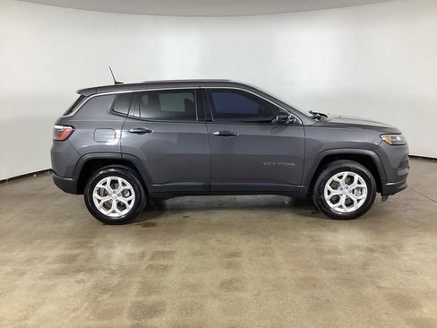 Used 2024 Jeep Compass Sport AWD/4WD image 5