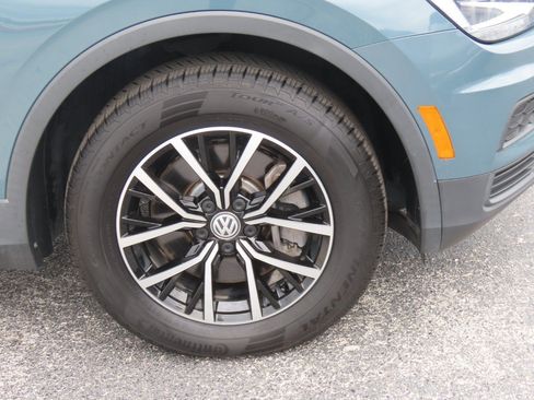 Used 2021 Volkswagen Tiguan SE w/ Panoramic Sunroof Package FWD image 7