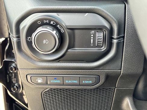 Used 2024 Jeep Wrangler Unlimited Sahara w/ Technology Group AWD/4WD image 26