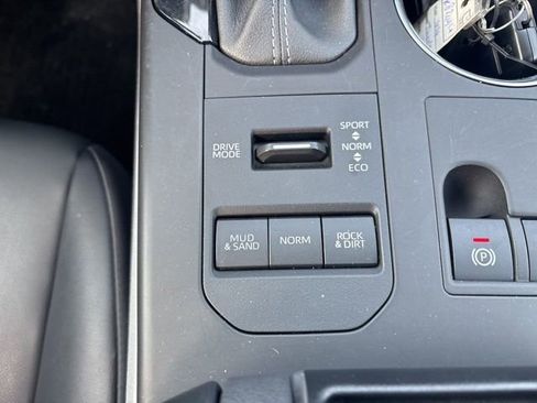 Certified 2024 Toyota Highlander XLE image 36