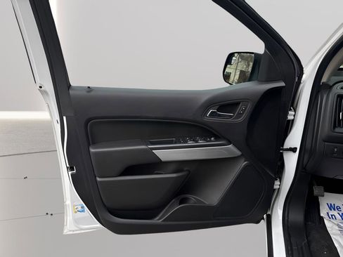 Used 2019 Chevrolet Colorado LT w/ LT Convenience Package image 18