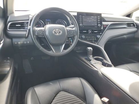 Used 2022 Toyota Camry SE image 10