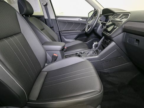 Certified 2023 Volkswagen Tiguan SE image 19