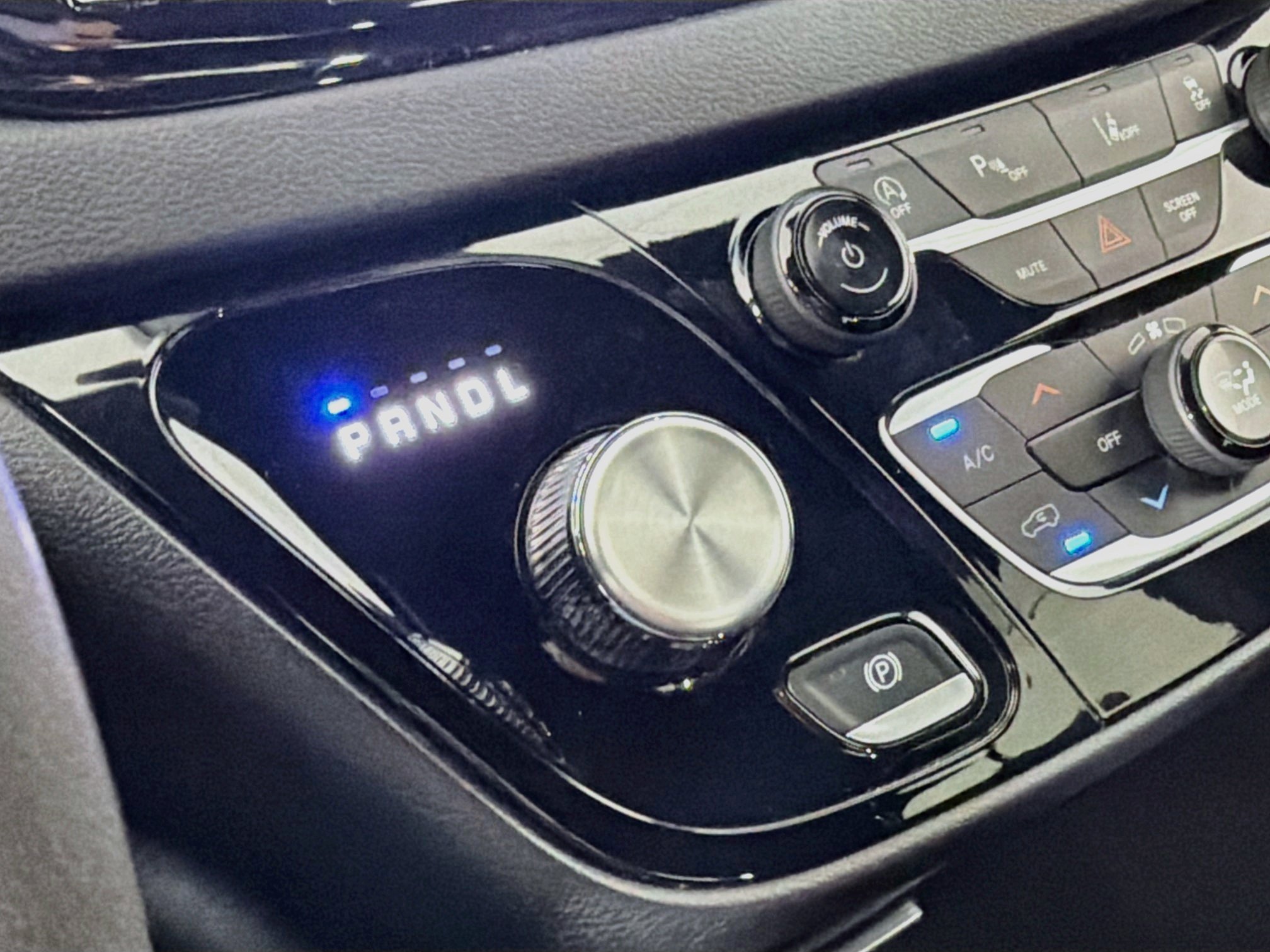 Used 2025 Chrysler Pacifica Select FWD image 24