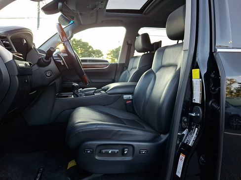 Used 2017 Lexus LX 570 4WD w/ Luxury Package image 14
