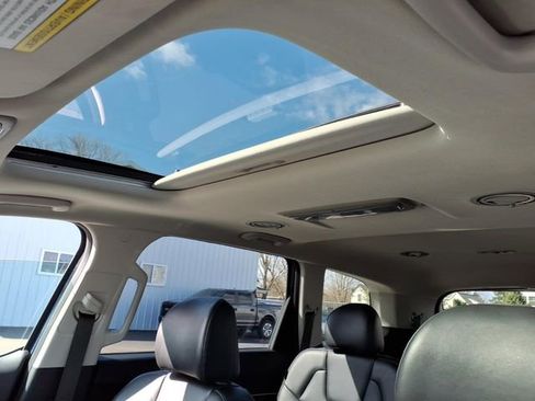 Used 2025 Kia Telluride S AWD/4WD image 16