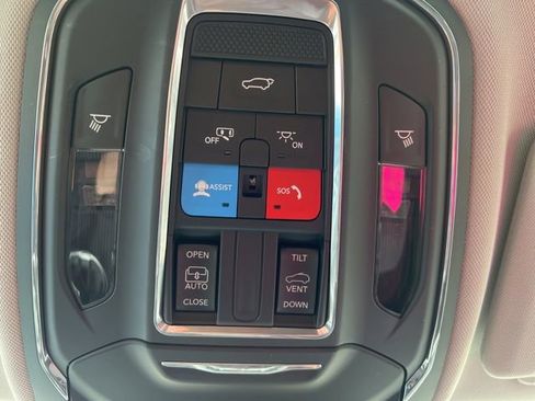 Certified 2023 Jeep Grand Cherokee Laredo w/ Luxury Tech Group I AWD/4WD image 30
