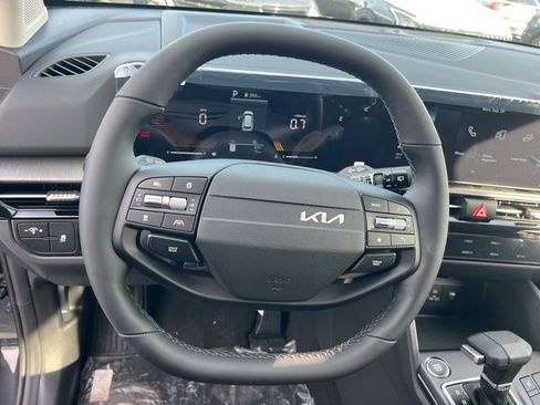 New 2026 Kia Sportage LX image 9