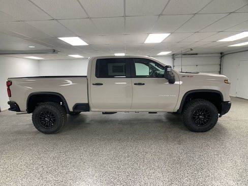 New 2026 Chevrolet Silverado 2500 ZR2 AWD/4WD image 9