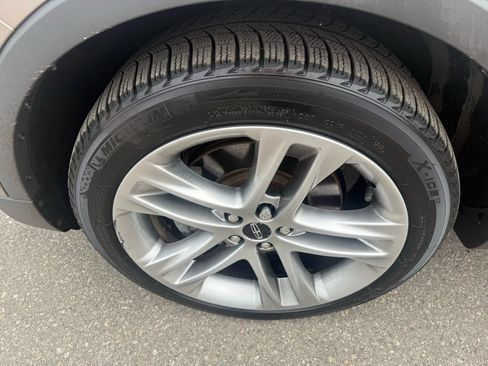 Used 2018 Lincoln MKC Reserve w/ Lincoln MKC Climate Package image 9