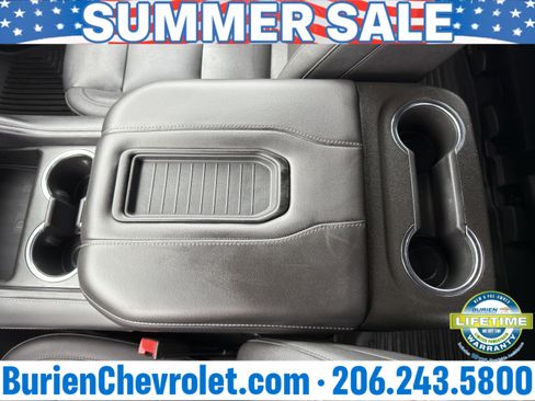 Used 2022 Chevrolet Suburban Z71 w/ Luxury Package AWD/4WD image 18