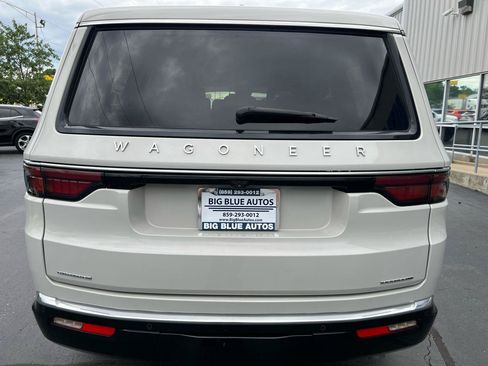 Used 2022 Jeep Wagoneer Series II AWD/4WD image 4