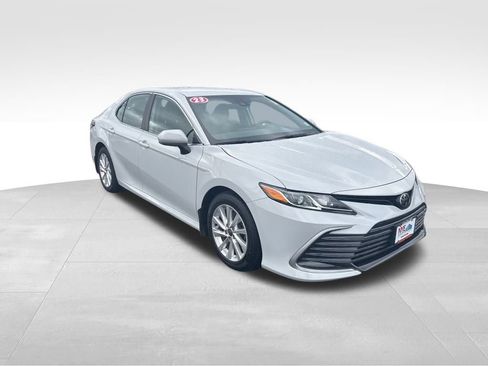 Used 2023 Toyota Camry LE image 7