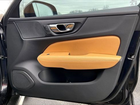 Used 2020 Volvo V60 T5 Cross Country w/ Protection Package Premier image 19