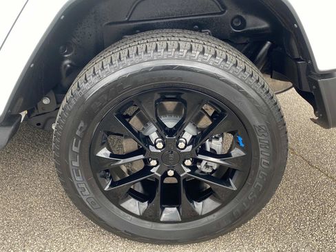 Used 2023 Jeep Wrangler Sahara w/ Cold Weather Group image 15