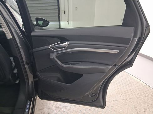 Used 2022 Audi e-tron Premium image 29