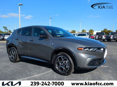 Used 2024 Alfa Romeo Tonale Ti w/ Premium Interior Package image 2