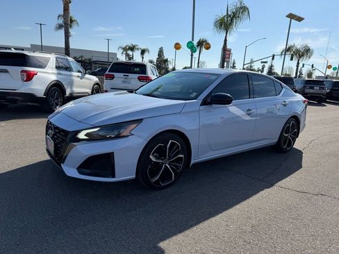 Certified 2023 Nissan Altima 2.5 SR image 3