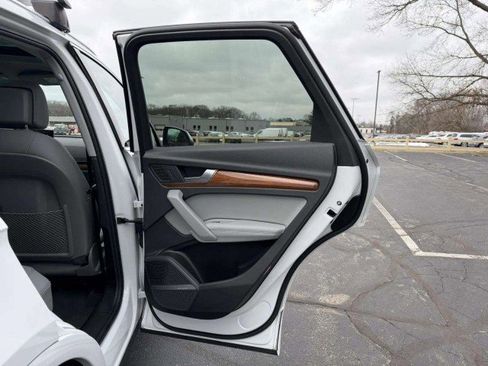 Certified 2023 Audi Q5 2.0T Premium Plus image 24