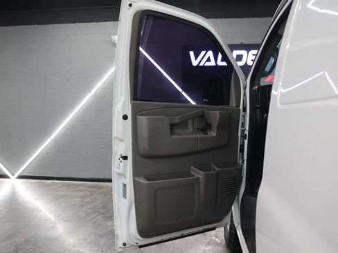 Used 2020 Chevrolet Express 2500 w/ Communications Package RWD image 28