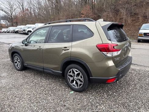 Used 2023 Subaru Forester Premium AWD/4WD image 3