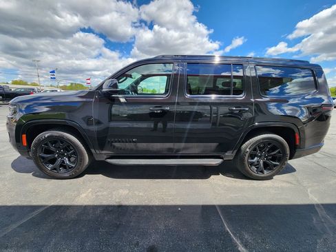 Used 2024 Jeep Wagoneer Series II AWD/4WD image 5