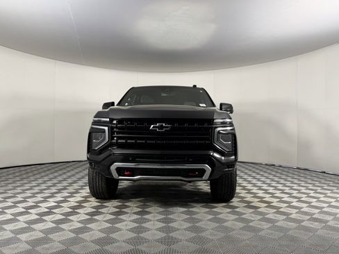 Used 2025 Chevrolet Suburban Z71 image 9